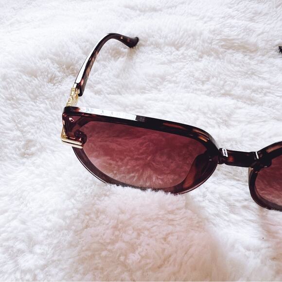 Liana Tortoise Brown Sleek Sunglasses - Picture 8 of 11